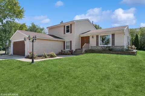 1912 Scarboro Dr, Glendale Heights, IL 60139
