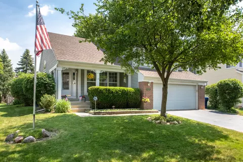 627 Sierra Pl, Gurnee, IL 60031