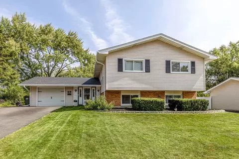 566 Hillcrest Blvd, Hoffman Estates, IL 60169