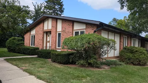 5 Dumbarton Oaks Pl, Elgin, IL 60123