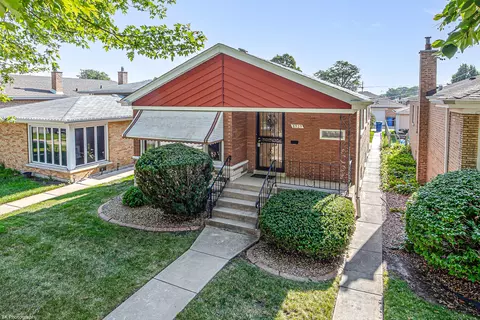 8525 S Kostner Ave, Chicago, IL 60652