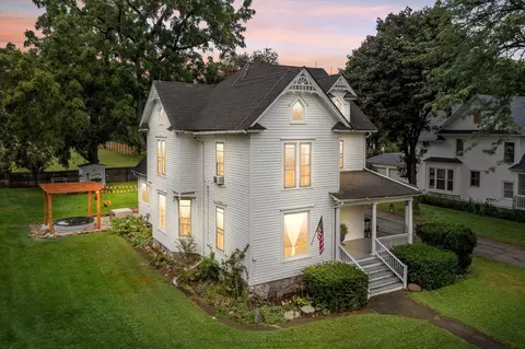 10207 Main St, Hebron, IL 60034