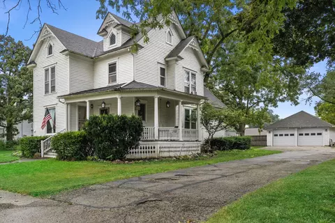 10207 Main St, Hebron, IL 60034 photo 2