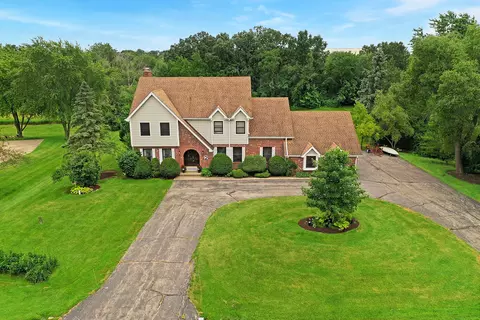2 Mcgregor Ct, Hawthorn Woods, IL 60047