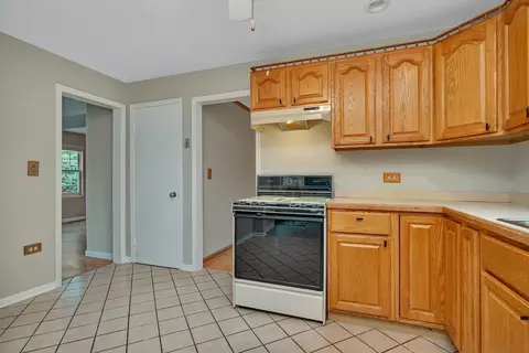 136 83rd St, Willowbrook, IL 60527 photo 10