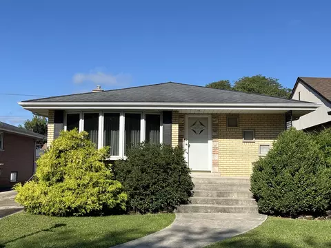 9912 S Spaulding Ave, Evergreen Park, IL 60805