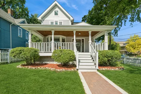 239 N Tryon St, Woodstock, IL 60098