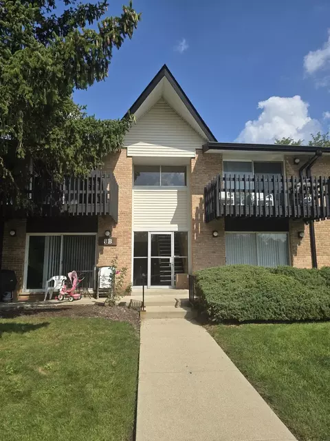 8 Kingery Quarter # B, Willowbrook, IL 60527