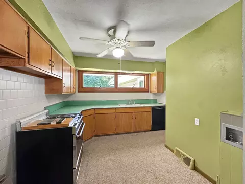 1474 Winter Dr, Freeport, IL 61032 photo 6