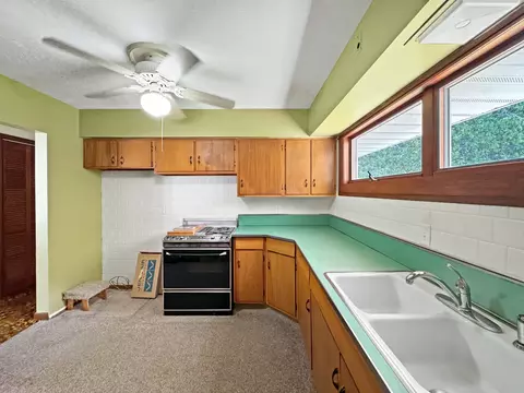 1474 Winter Dr, Freeport, IL 61032 photo 9