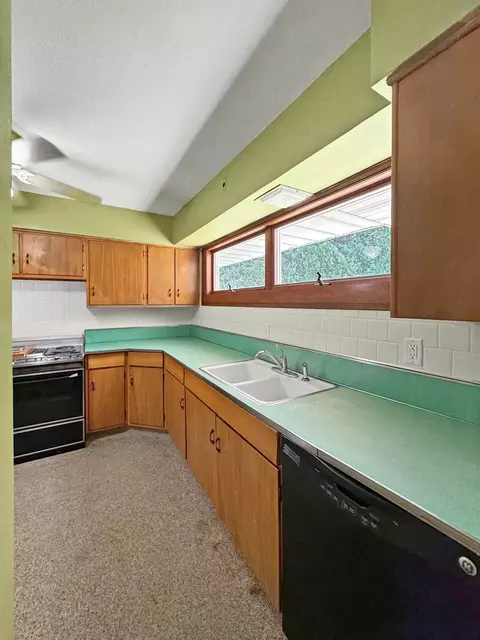 1474 Winter Dr, Freeport, IL 61032 photo 8