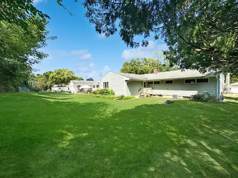 1474 Winter Dr, Freeport, IL 61032 photo 2