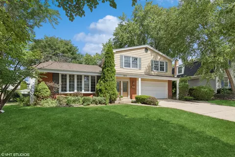1018 W Cedar Ln, Arlington Heights, IL 60005