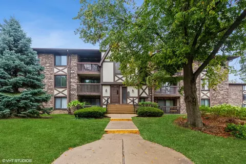 525 Cumnor Rd #105E, Westmont, IL 60559