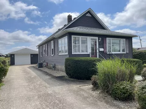 975 S Broadway St, Coal City, IL 60416