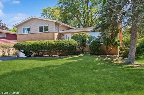 1655 Pear Tree Rd, Deerfield, IL 60015