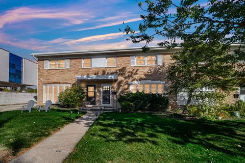 832 Lavergne Ave, Wilmette, IL 60091