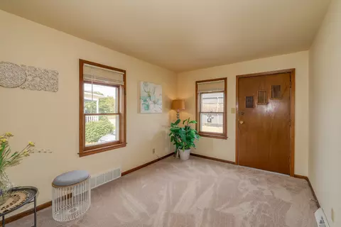 Entry Way - 907 Mason Ave, Aurora, IL 60506 photo 1 of 2