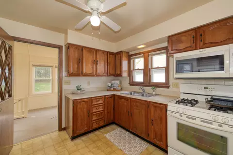 Kitchen - 907 Mason Ave, Aurora, IL 60506 photo 1 of 2