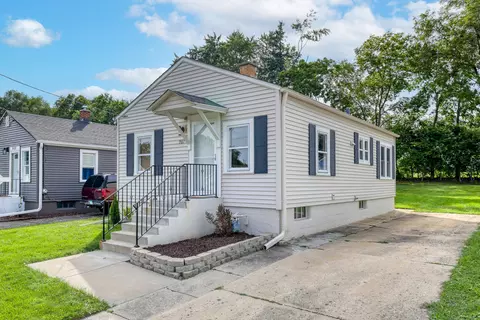 Exterior - 907 Mason Ave, Aurora, IL 60506 photo 3 of 6