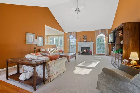 2280 Kudu Dr, Aurora, IL 60503 photo 2