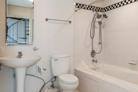 Bath - 11 N Green St #4C, Chicago, IL 60607 photo 1 of 1