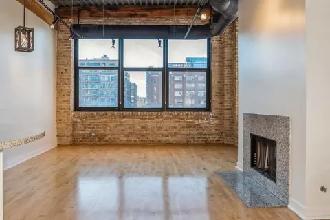 Living - 11 N Green St #4C, Chicago, IL 60607 photo 2 of 5