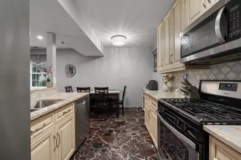Kitchen - 1312 Fall Ct #1312, Wheeling, IL 60090 photo 2 of 2