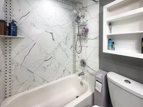 Bath - 1312 Fall Ct #1312, Wheeling, IL 60090 photo 2 of 3