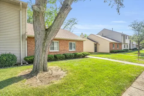 1607 Lyndhurst Dr #D, Savoy, IL 61874
