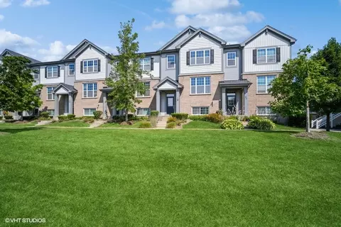19 E Heritage Ct, Arlington Heights, IL 60004