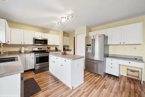 716 Brita Trl, Minooka, IL 60447 photo 9