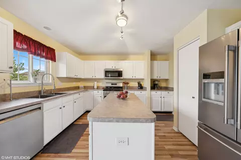 716 Brita Trl, Minooka, IL 60447 photo 10