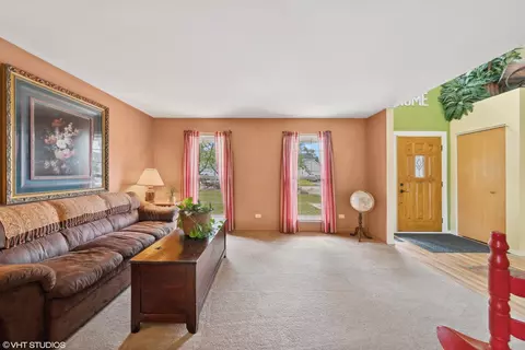 716 Brita Trl, Minooka, IL 60447 photo 4