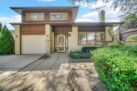 1825 Azalea Ln, Mount Prospect, IL 60056