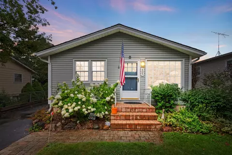 405 Hillandale Dr, Round Lake, IL 60073