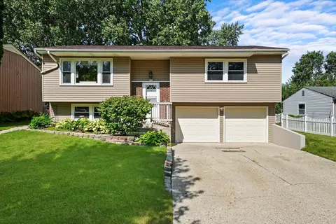 6850 Plum Tree Ln, Hanover Park, IL 60133