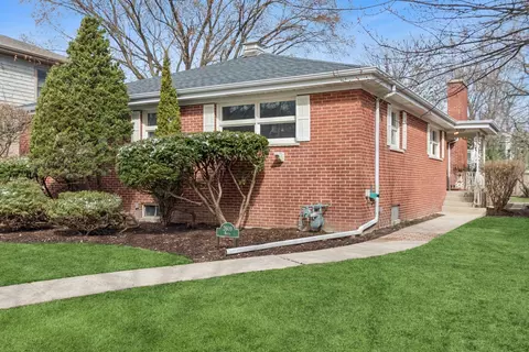 2609 Noyes St, Evanston, IL 60201