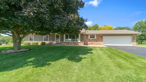 8548 N Valley View Dr, Byron, IL 61010
