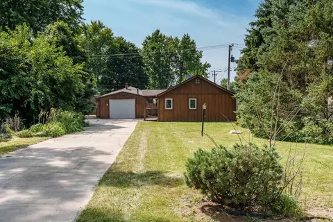 121 Winona Dr, Machesney Park, IL 61115