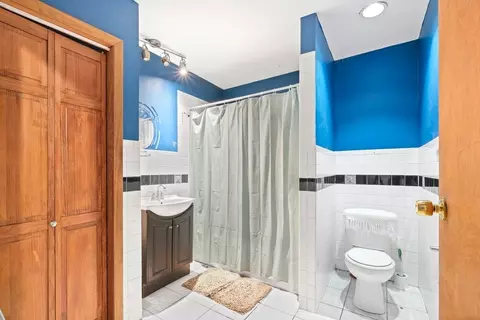 Bath - 3404 E Kentucky Rd, Beecher, IL 60401 photo 1 of 1