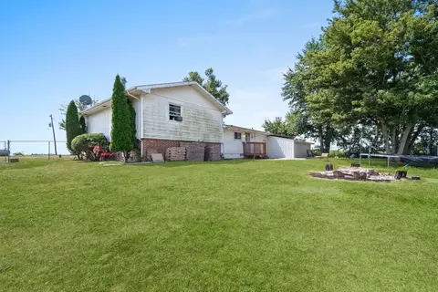 Exterior - 3404 E Kentucky Rd, Beecher, IL 60401 photo 5 of 8
