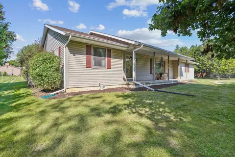 2503 Appaloosa Ln, Mahomet, IL 61853