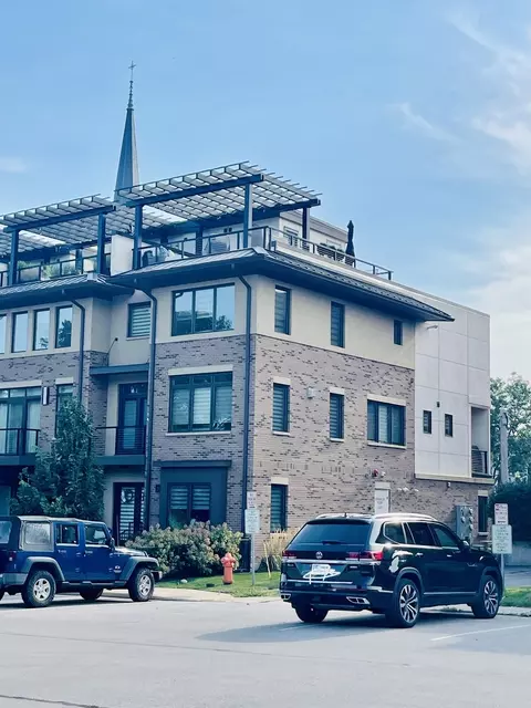 20 Court Pl, Naperville, IL 60540
