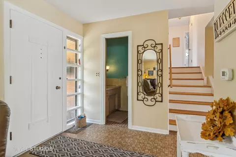 350 Cambridge Rd, Des Plaines, IL 60016 photo 5