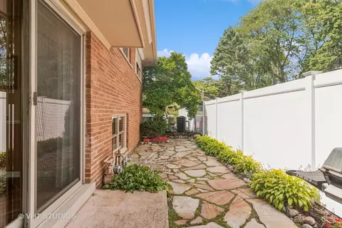 350 Cambridge Rd, Des Plaines, IL 60016 photo 28