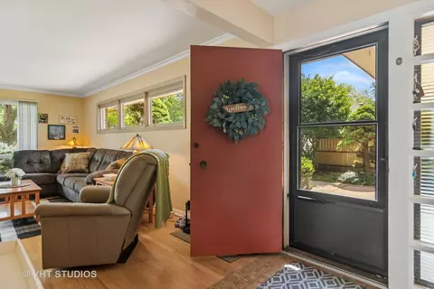 350 Cambridge Rd, Des Plaines, IL 60016 photo 3