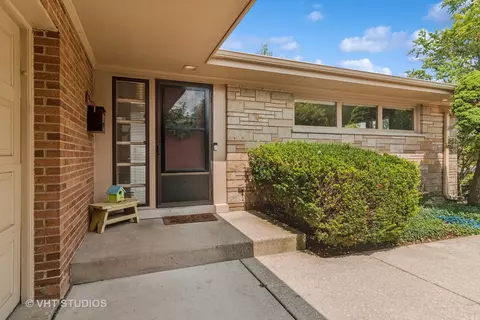 350 Cambridge Rd, Des Plaines, IL 60016 photo 2
