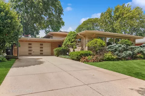 350 Cambridge Rd, Des Plaines, IL 60016