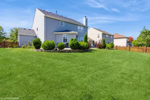 Exterior - 560 Gray Ave, Elburn, IL 60119 photo 3 of 3